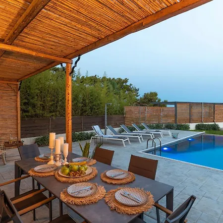 Haus In Afantou - Privater Parkplatz Und Pool By Interhome אפאנטו